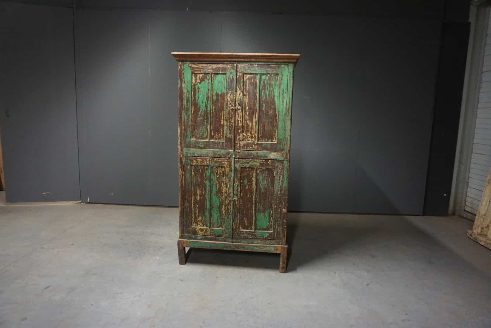 India kast 326