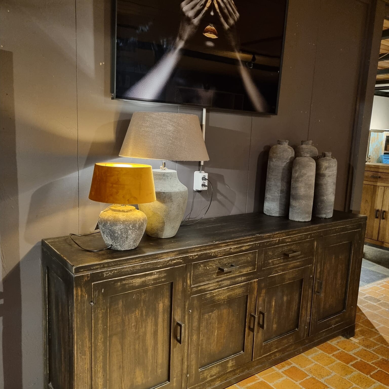 Zwart dressoir Colombia