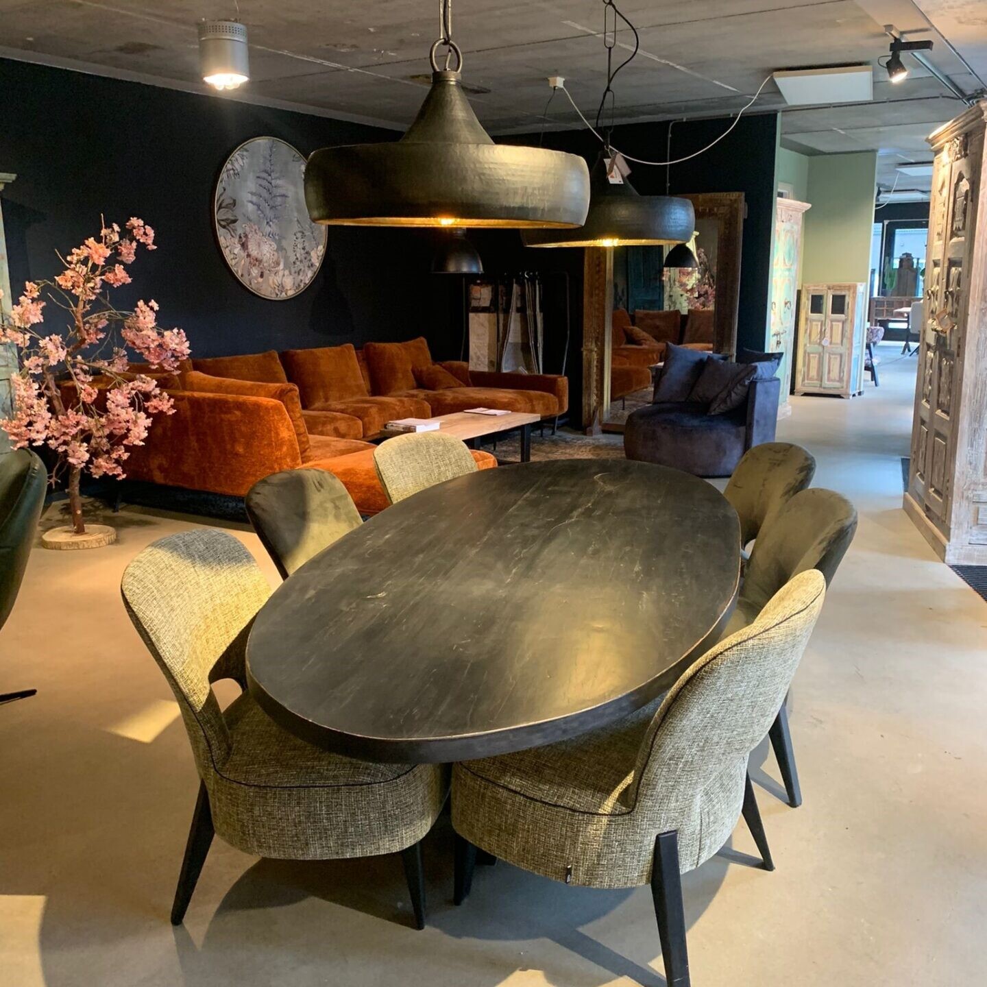 Lowdining table